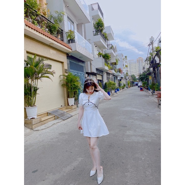Đầm trắng nữ xoè chữ A Jari nữ đi chơi cổ viền đen