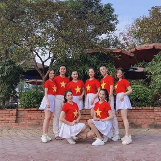 Áo cờ đỏ sao vàng cho người lớn