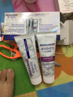 Kem đánh răng blend-a-med 3D white