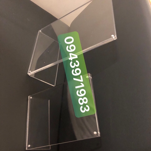 kệ mica a4 hít nam châm