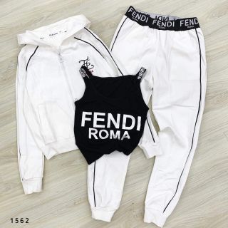 Do em bé và người lon