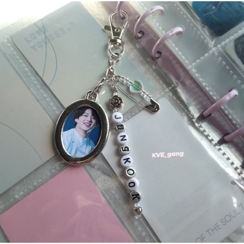 Móc khoá Handmade có kèm khung kim loại để ảnh dùng trang trí binder, ốp lưng,.. làm theo yêu cầu