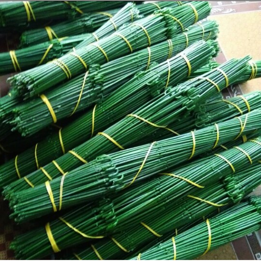Kẽm nhựa làm thân cây hoa màu xanh lá dài 30 cm