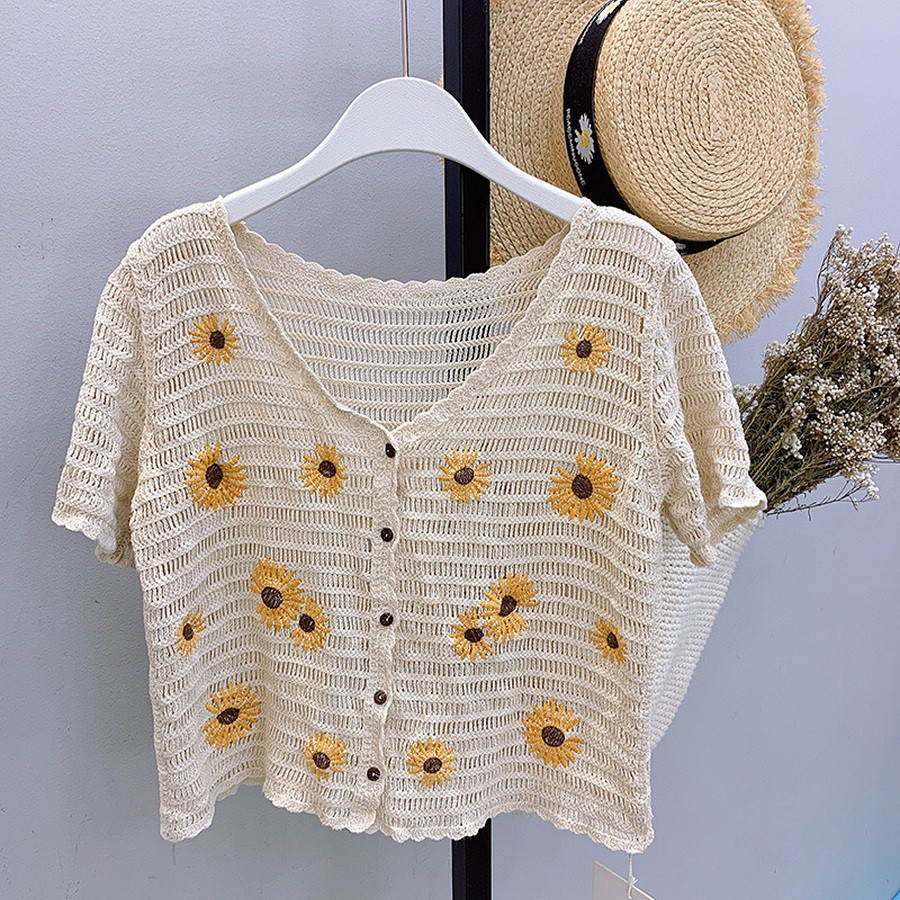 Áo len sợi đan dáng croptop thêu hoa cúc - LIOLA