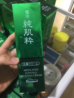 Sữa rửa mặt trắng da Nhật Bản