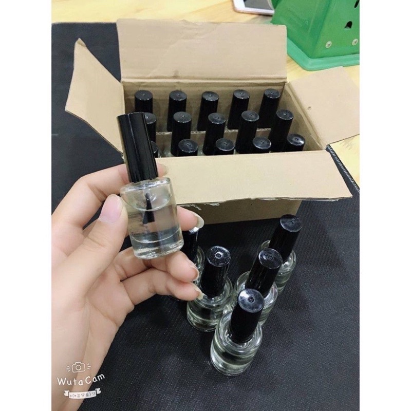 Keo dán chống hở mép kính cường lực cho cửa hàng