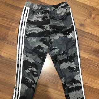 Quần Adidas new tag size M Kid