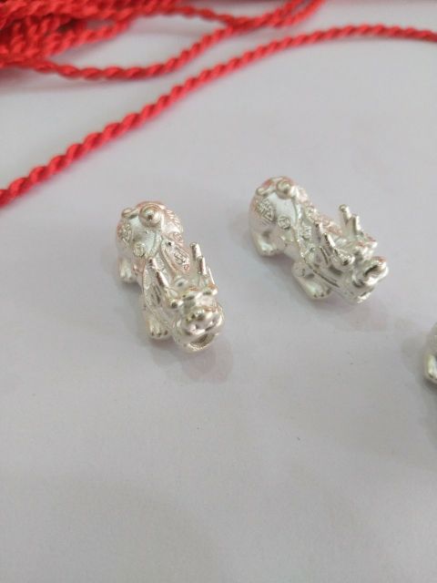 Tỳ hưu charm bạc ta(mix với chỉ đỏ, vòng đá phong thủy)_Van jw