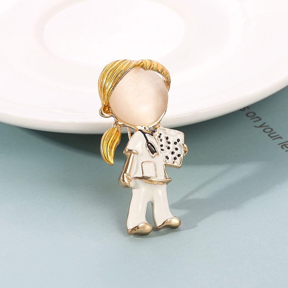 Trâm Cài Áo Y Tá Đính Đá Sang Trọng