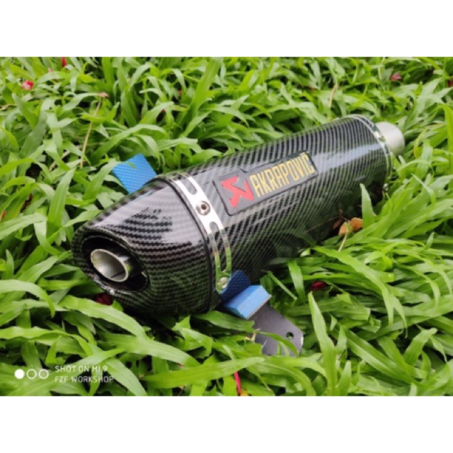 Pô Akrapovic slip-on Carbon