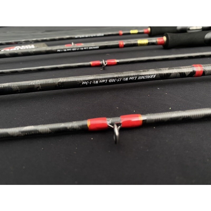Cần lure Abu Garcia Red Black Carbon 2 Da xoắn toàn thân siêu bạo lực