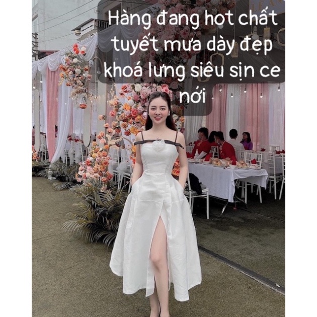 Váy 2 Dây Trắng Hót Hót Xẻ Tà