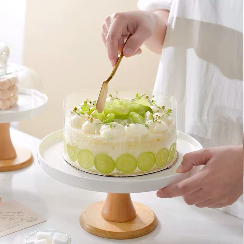 Đế Đựng Bánh Phong Cách Châu Au Hiện Đại Mặt Sứ Trắng Chân Gỗ