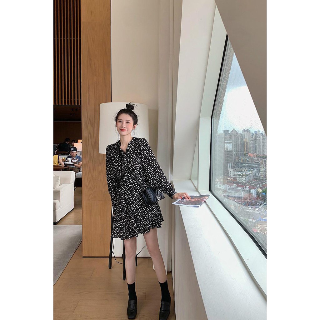 (HÀNG SẴN) Váy dài tay hoa nhí màu đen cổ V thắt eo xòe ngắn kiểu Pháp mùa thu nhẹ nhàng | BigBuy360 - bigbuy360.vn