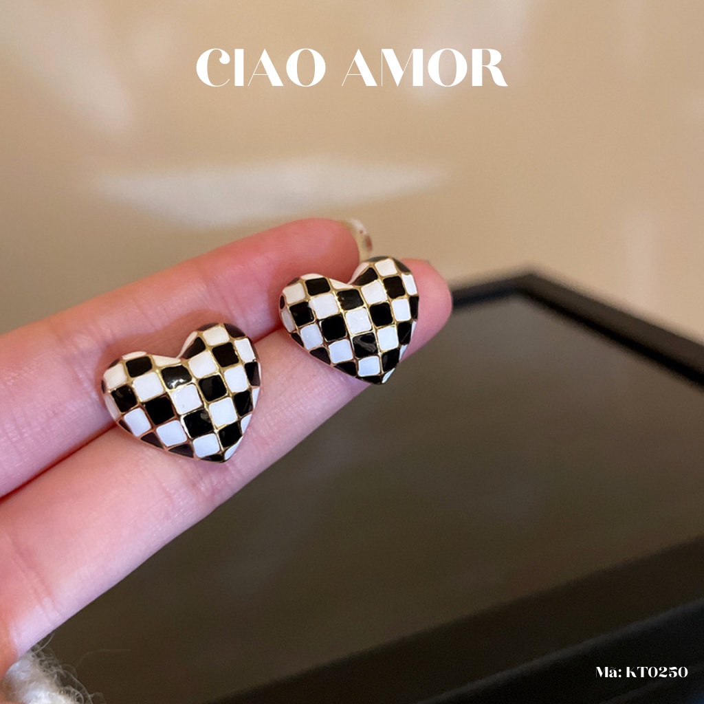KT0250-Khuyên tai nữ, Bông tai ngắn trái tim hoạ tiết ô đan Trang sức Ciao Amor