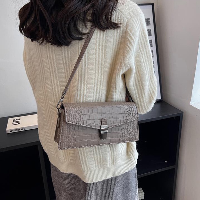 Túi đeo chéo IELGY hình vuông nhỏ vân da cá sấu màu đen cao cấp cho nữ