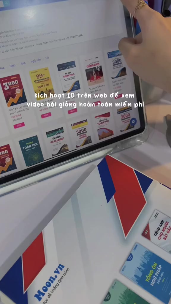 Sách tiếng anh cô Trang Anh: 500 bài đọc hiểu đọc điền ôn thi THPT Quốc Gia 2023 | BigBuy360 - bigbuy360.vn