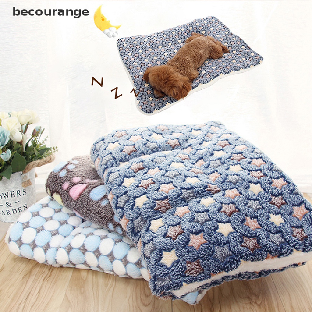 Thảm len mềm mại lót ghế sofa tiện dụng