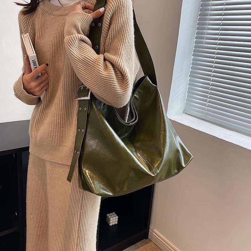 Túi đeo vai IELGY dễ phối đồ thời trang dành cho nữ