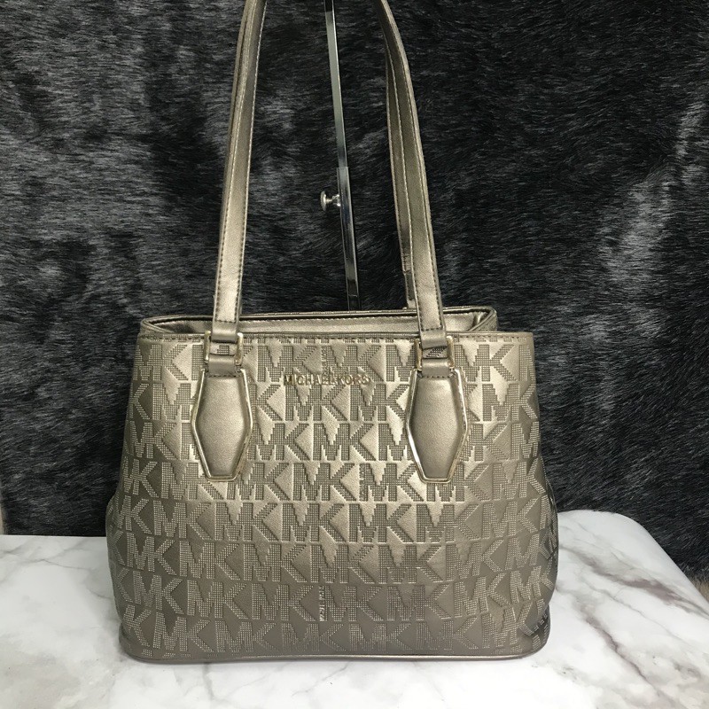 💚 👜 (Thanh lý túi tuyển- secondhand-2hand) Túi cầm tay, đeo vai phom vừa da phủ bóng dập hiệu Micheal kors độ mới ổn