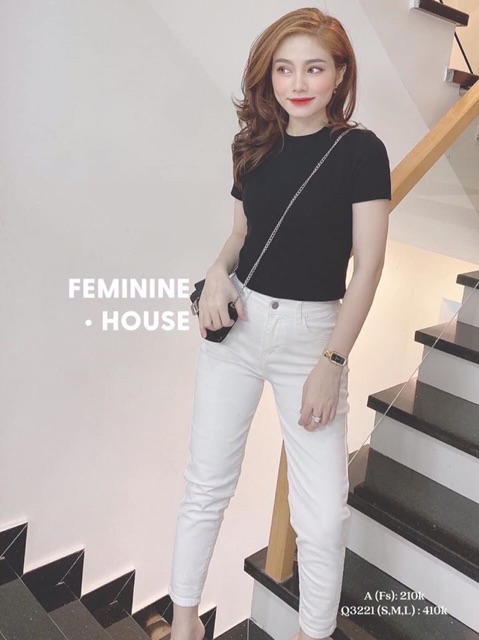Áo phông croptop phom nhỏ ôm