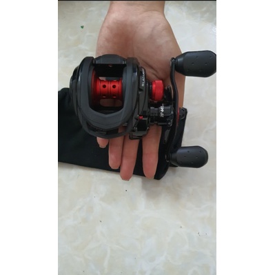 Máy câu ngang Abu Garcia BLACK MAX 4 L (trái)