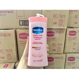 Sữa dưỡng thể toàn thân Vaseline Total Moisture 725ml - HỒNG