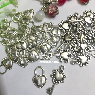 1 cặp mặt charm ổ khoá + chìa làm đồ trang sức handmade, trang trí thủ công