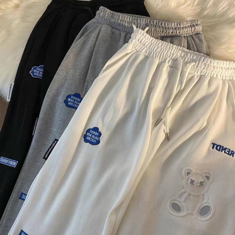 [ GIÁ CỰC SỐC] Quần Jocgger Gấu Cute Dập Nổi Unisex Nam Nữ Form Rộng Ulzzang