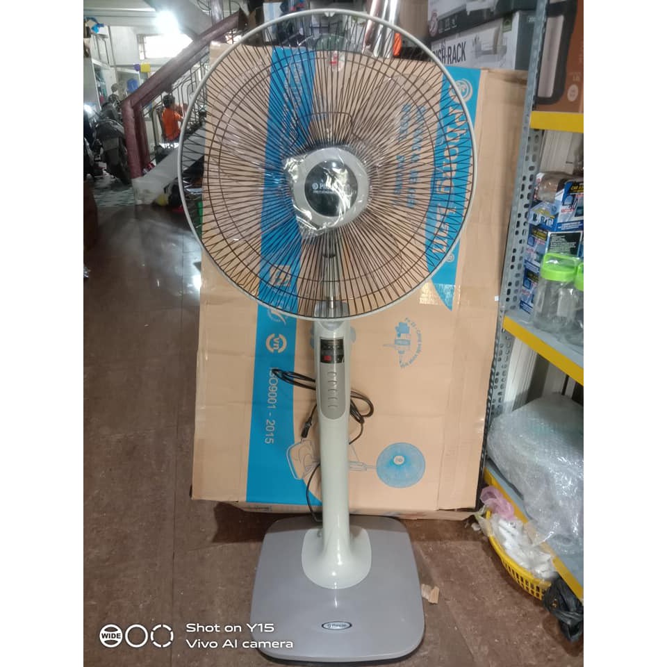 Quạt cây Phong Lan 7 cánh  có khiển mới