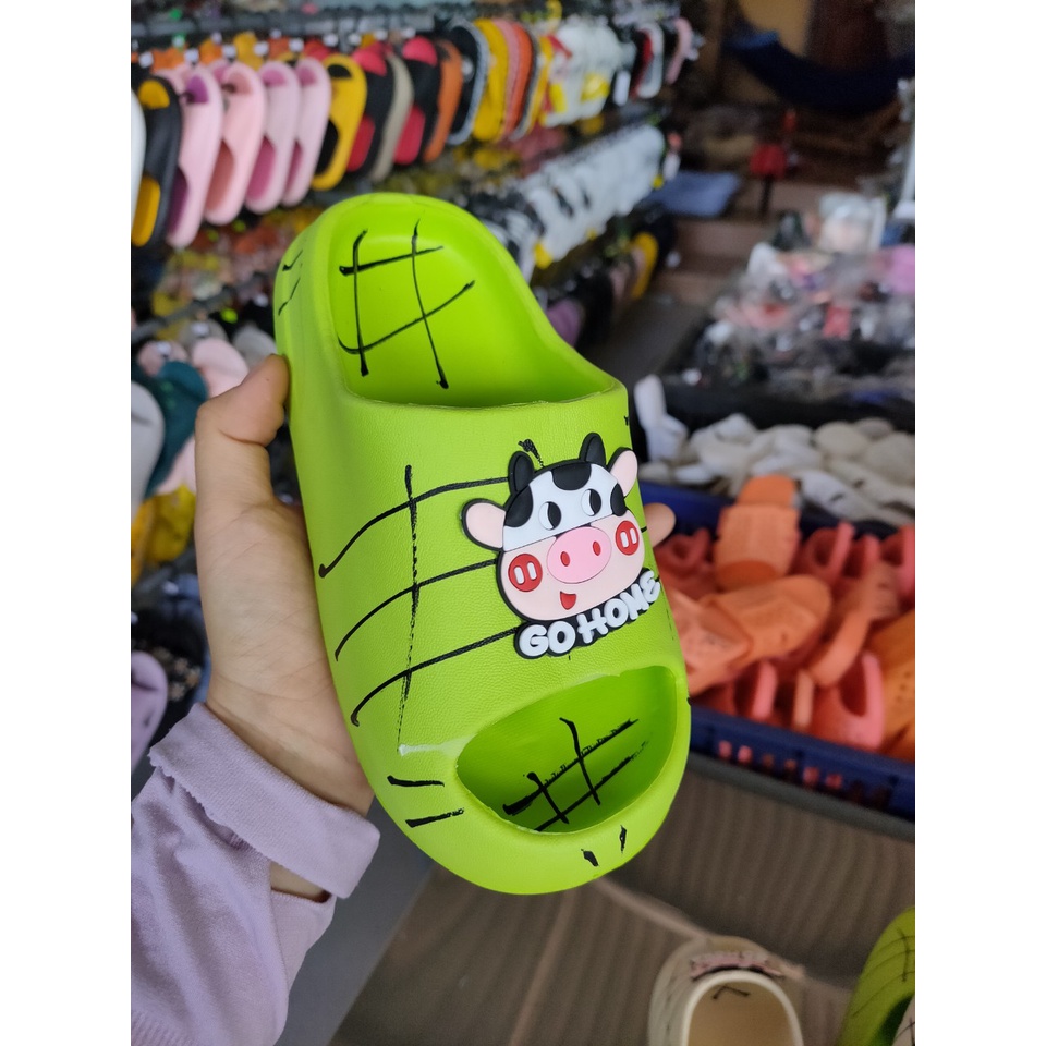 Dép Bánh Mì Hoạ Tiết Bò Sữa Cho Bé -  Chất liệu tốt mang êm chân và nâng chiều cao, đế dày chống trơn trượt bền đủ màu
