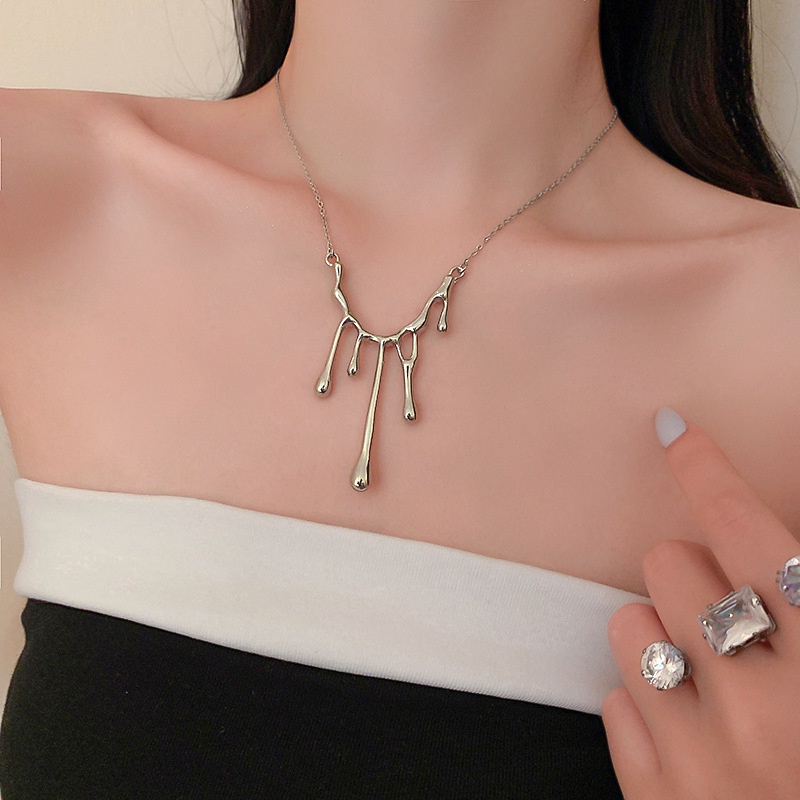 Vòng cổ thiết kế kiểu dáng độc đáo thời trang mùa hè sang trọng