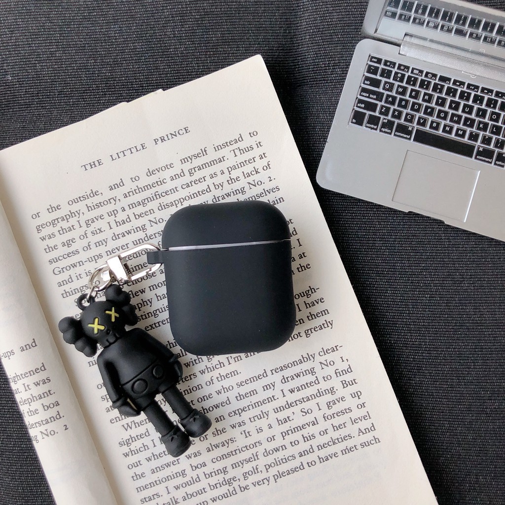 Vỏ Bọc Hộp Sạc Tai Nghe Airpods 2 Bằng Silicone Hình Kaws Độc Đáo | BigBuy360 - bigbuy360.vn