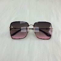 Mắt kính thời trang tôn thêm vẻ đẹp cho bạn. Với cặp kính đẹp bạn sẽ tự tin hơn khi ra ngoài hẹn hò nhé