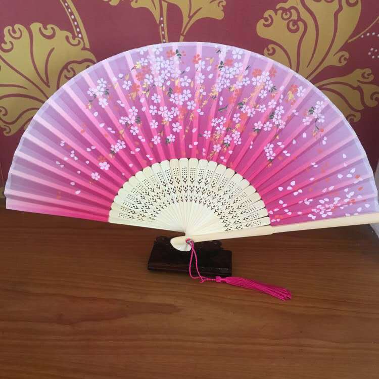 Quạt cổ trang Trung Quốc, quạt lụa xếp cầm tay Trúc đen