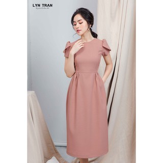 Váy xòe dún eo Lyntran Design với tay áo cách điệu cánh hoa điệu đà