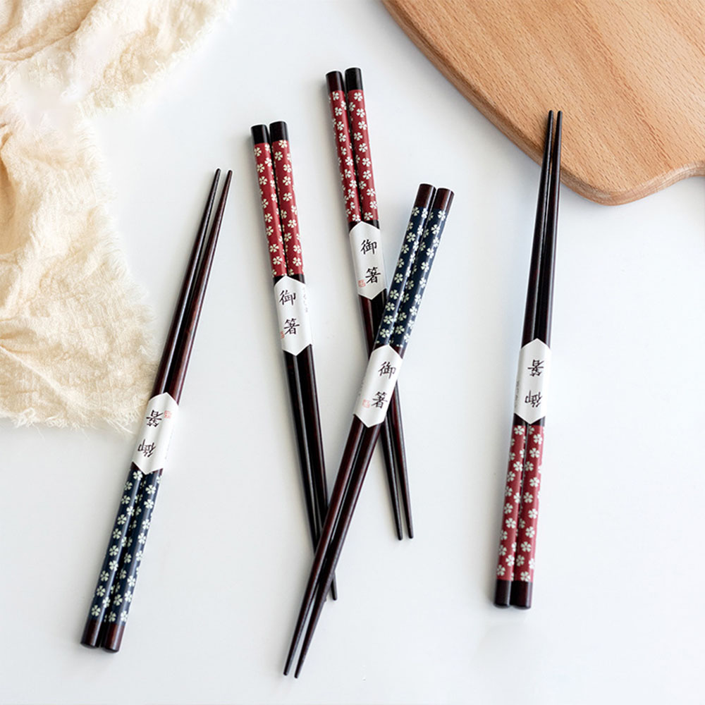 Đũa Gỗ Đầu Nhọn In Họa Tiết Hoa Anh Đào Xinh Xắn