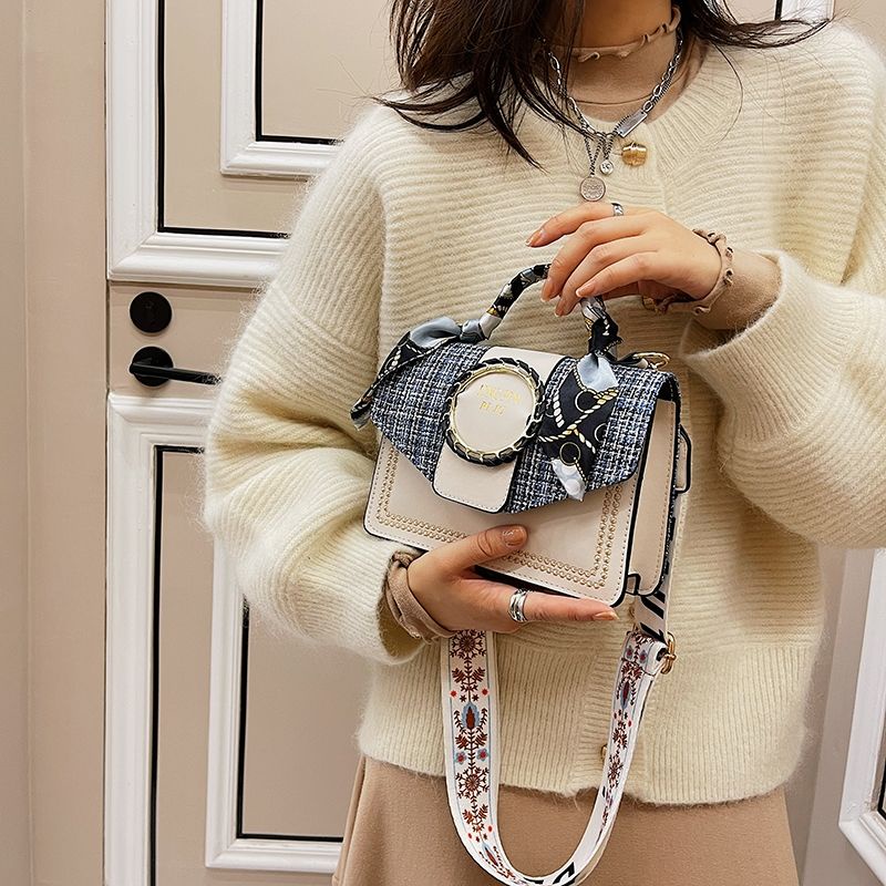 Túi xách nữ dáng vuông nhỏ gọn dễ phối đồ thời trang 2022