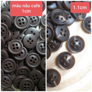 Nút nhựa 4 lỗ ,size 1cm và 1.1cm