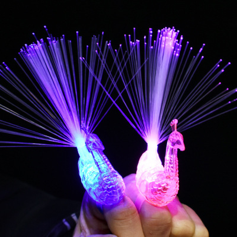 Nhẫn Hình Đuôi Công Có Đèn Led Phát Sáng