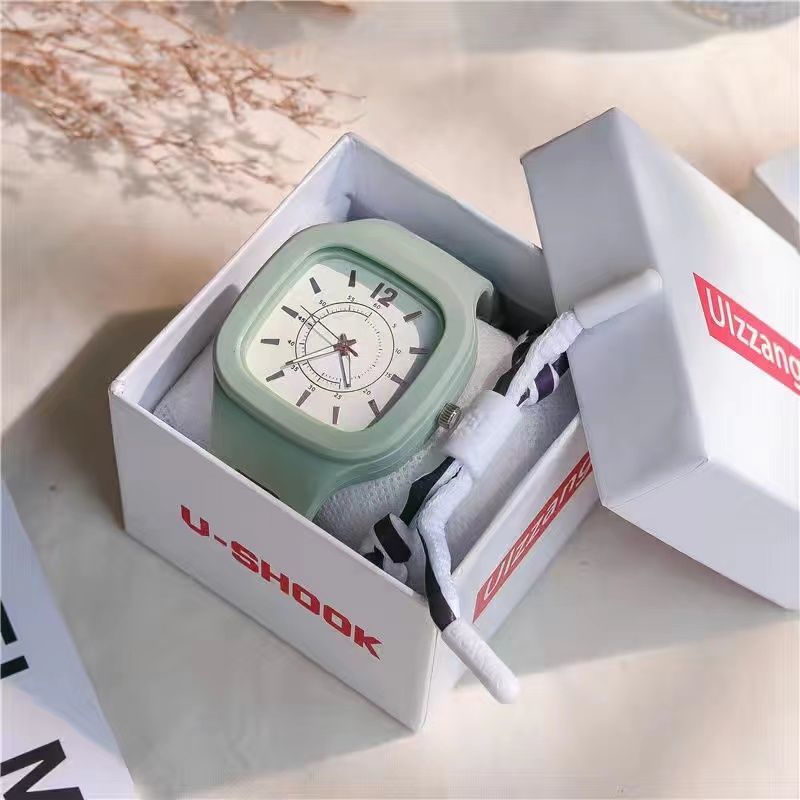 Đồng Hồ Quartz Mặt Vuông Với Dây Đeo Cao Su ZM0413ZOE