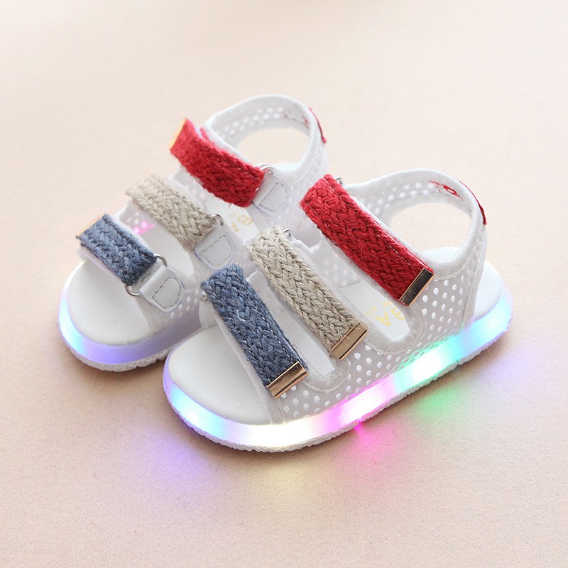 Giày sandal có đèn LED hiện đại cho bé gái