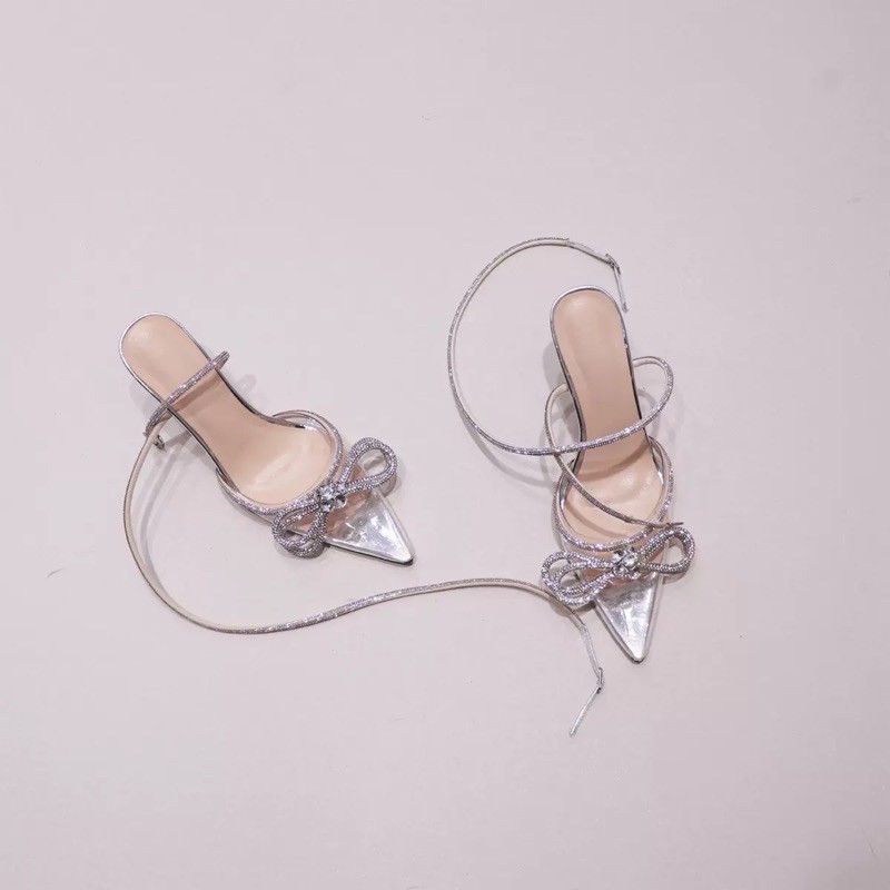 Giày cao gót lấp lánh
