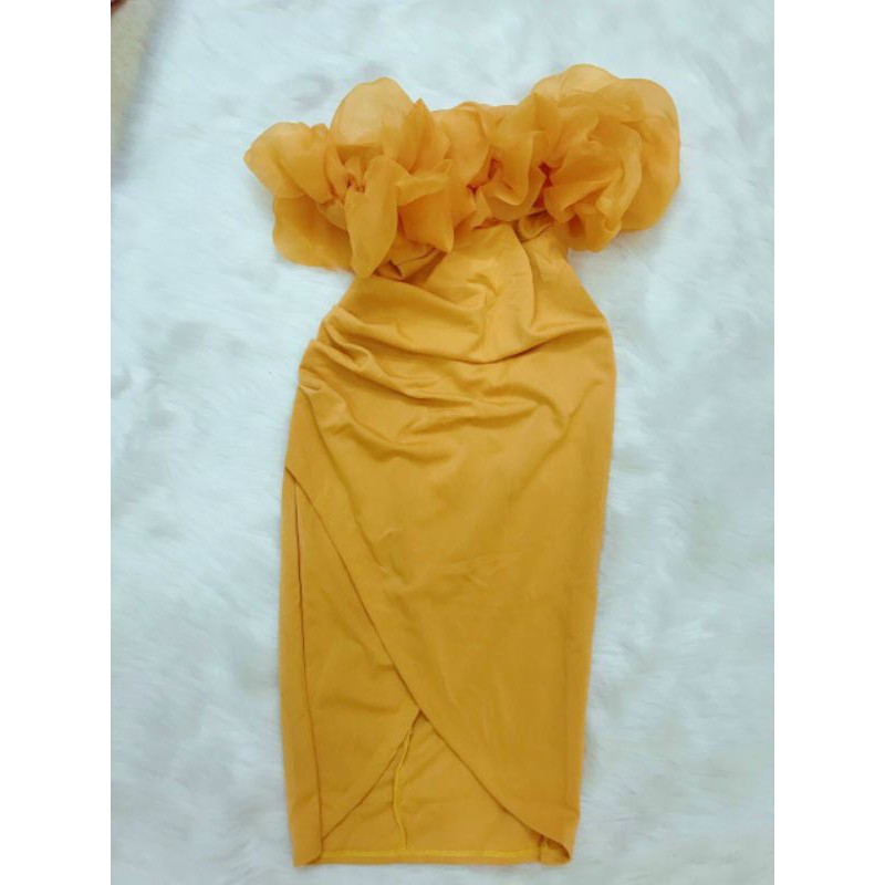 Đầm nữ lệch vai phối hoa nhún sang chảnh