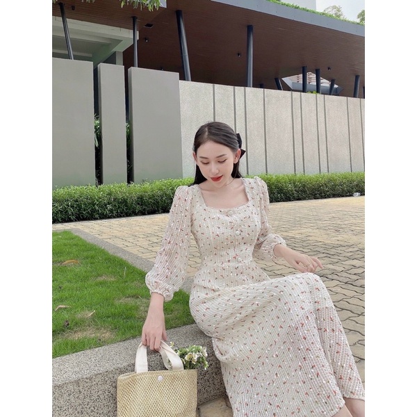 Đầm vải gai thêu hoa baby