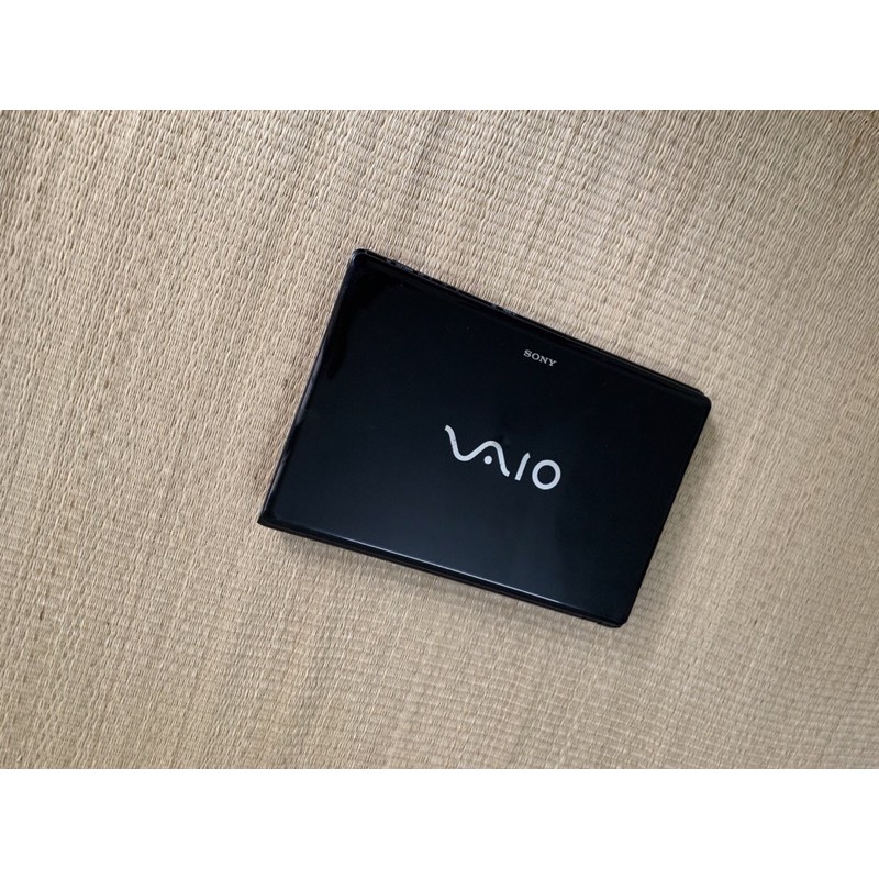 Laptop UFO Sony CW bóng loáng thời trang đẹp sang trọng