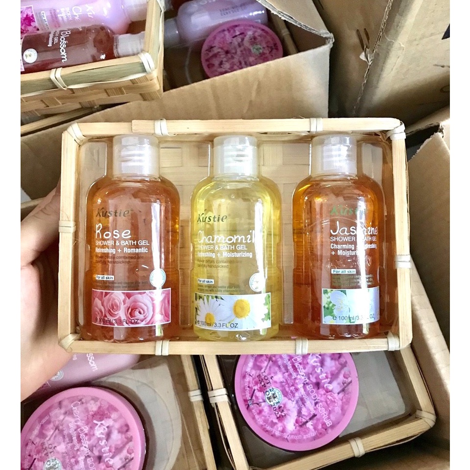Hộp Quà Tặng 3 Sữa Tắm Kustie Chiết Xuất Từ Cánh Hoa Thật 100ml x 3 Hương Hoa - Hồng Hoa Nhài - Hoa Cúc