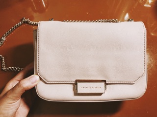Pass túi charles and keith auth