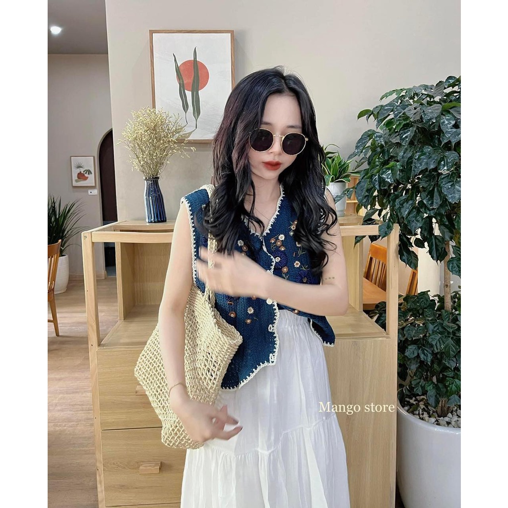 Áo len sát nách phối nút ren len Vintage
