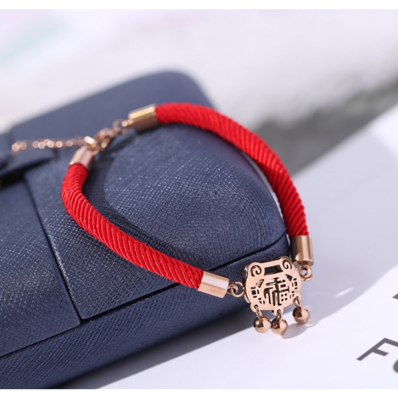 Lắc Tay Dây Đỏ Lục Lạc May Mắn Titan Ko Đen TT 4160